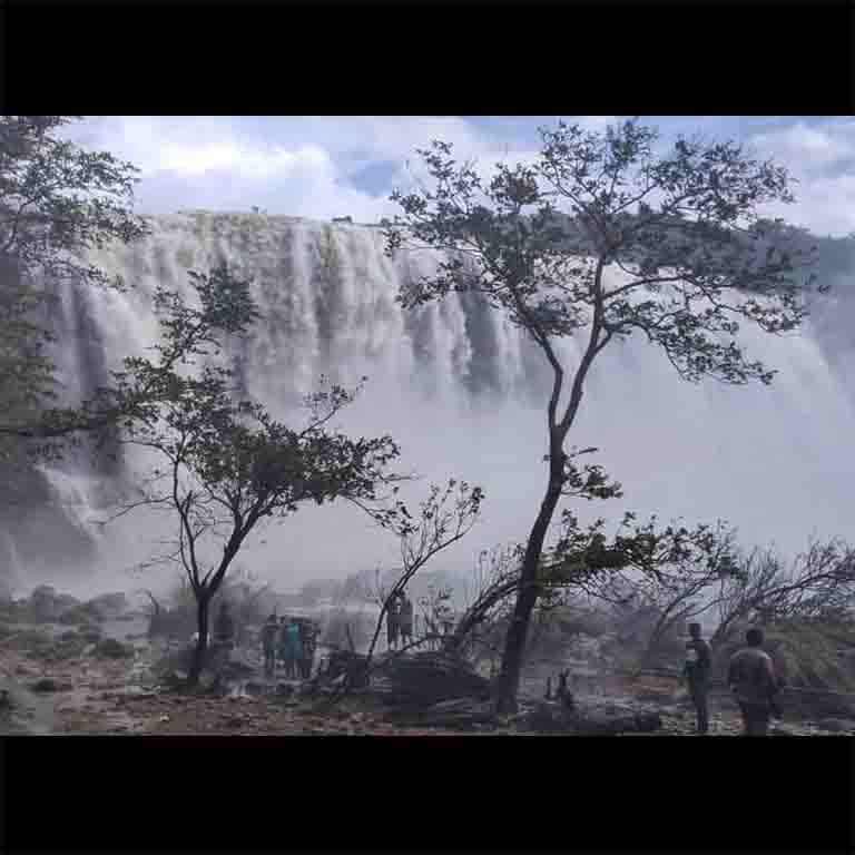 Feel the cool spray of the falls on your face as it gushes forth in a frenzy. Take an insta-story and share it with your friends to leave them spellbound