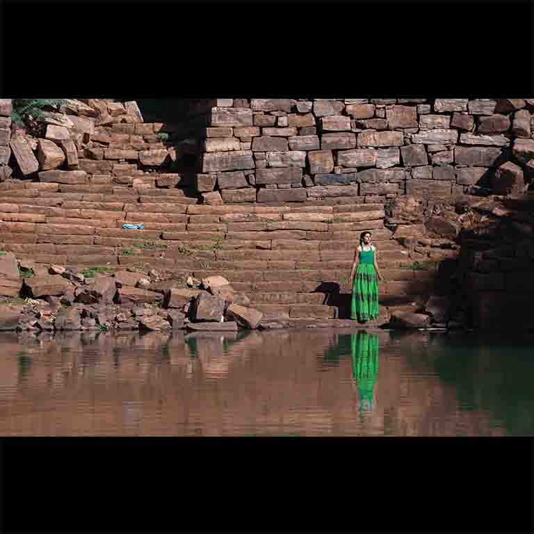 Some ruins make for everlasting memories. Share this with a friend of yours who loves to pose.