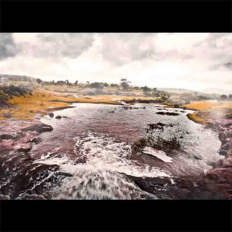 Looking out for the perfect place for a vantage. Share it with a friend who loves getting clicked.