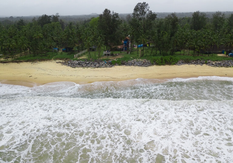 A sun-kissed beach and lush green shades, just within a few steps. Tag a friend who’d love this perfect vacation for?