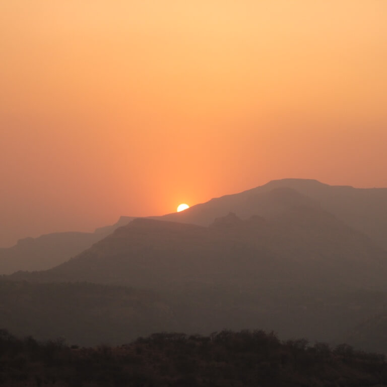 No one paints a prettier sunrise than nature herself. Share this with the Da Vinci of your group.