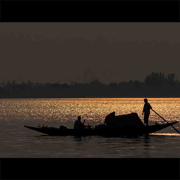 Leave all your worries behind and sail into a glorious sunset. Share this with someone who worries a lot.