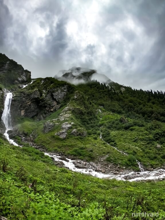 This meandering stream will keep you company as you stroll along. Show this to the BFF who’s always by your side.