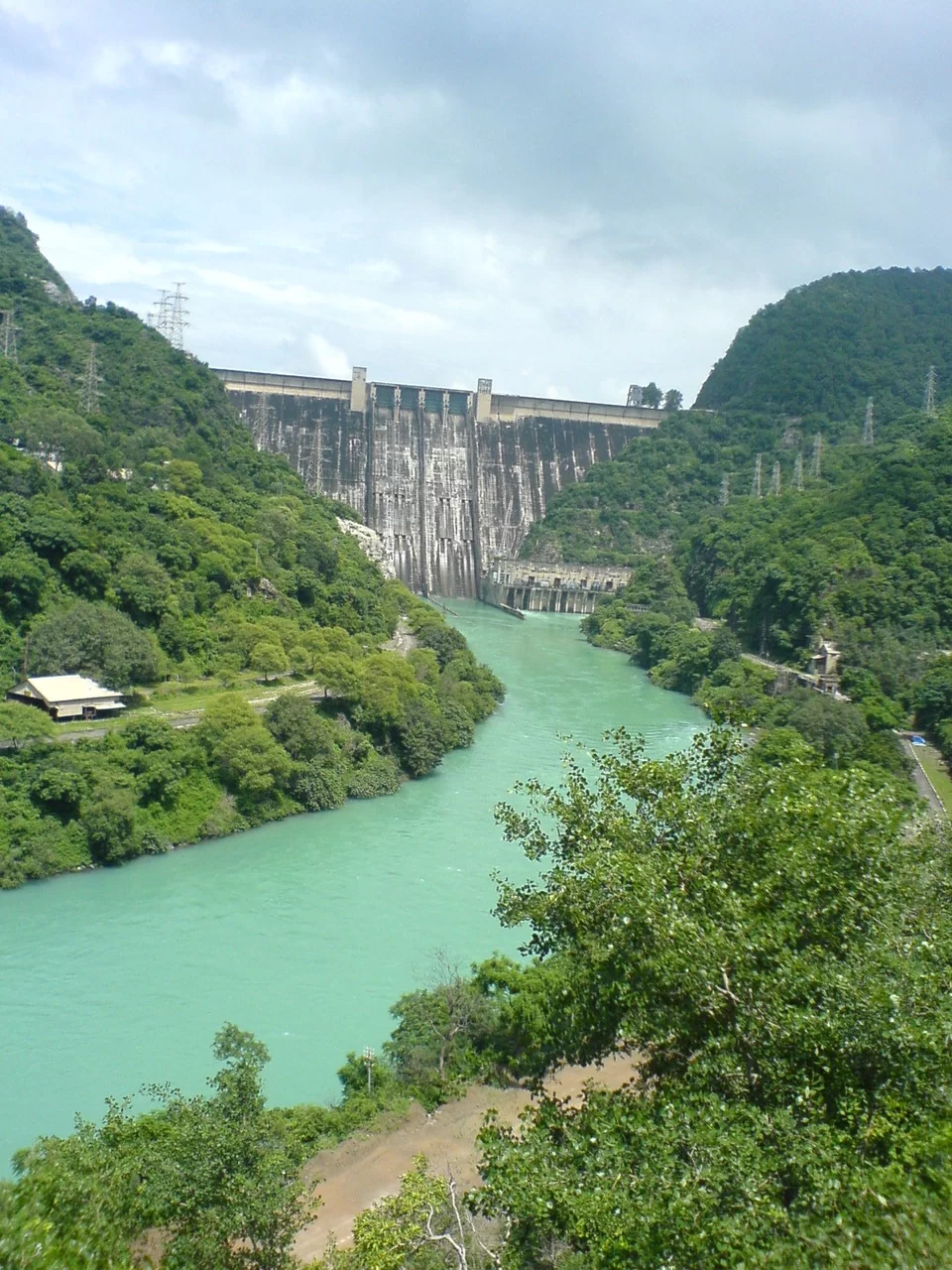 Photo of Bhakra Dam, Jangal Mehduda Bhakhra by Tripoto