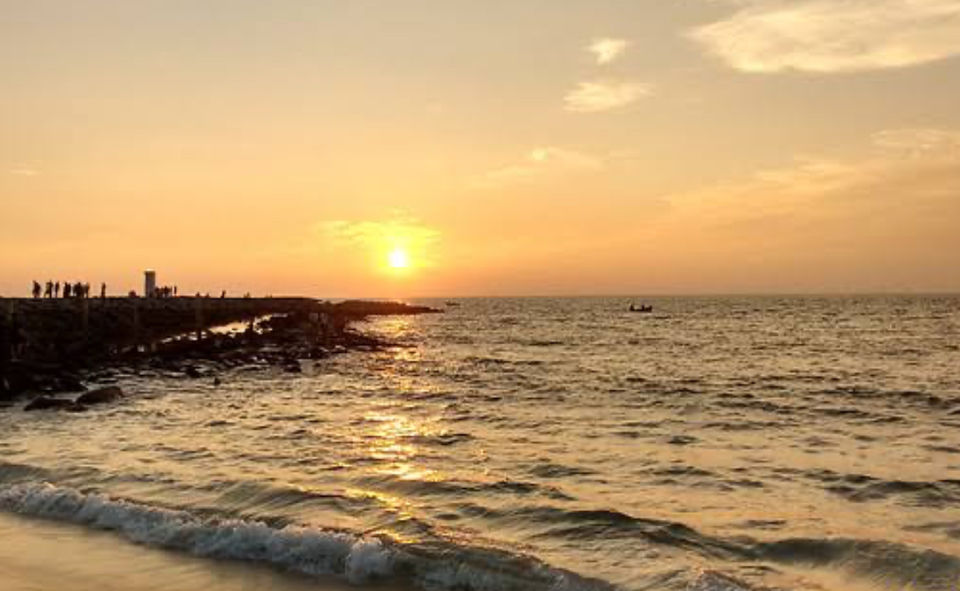 Photo of Panambur Beach, Mangaluru by Radhika Narasimhan
