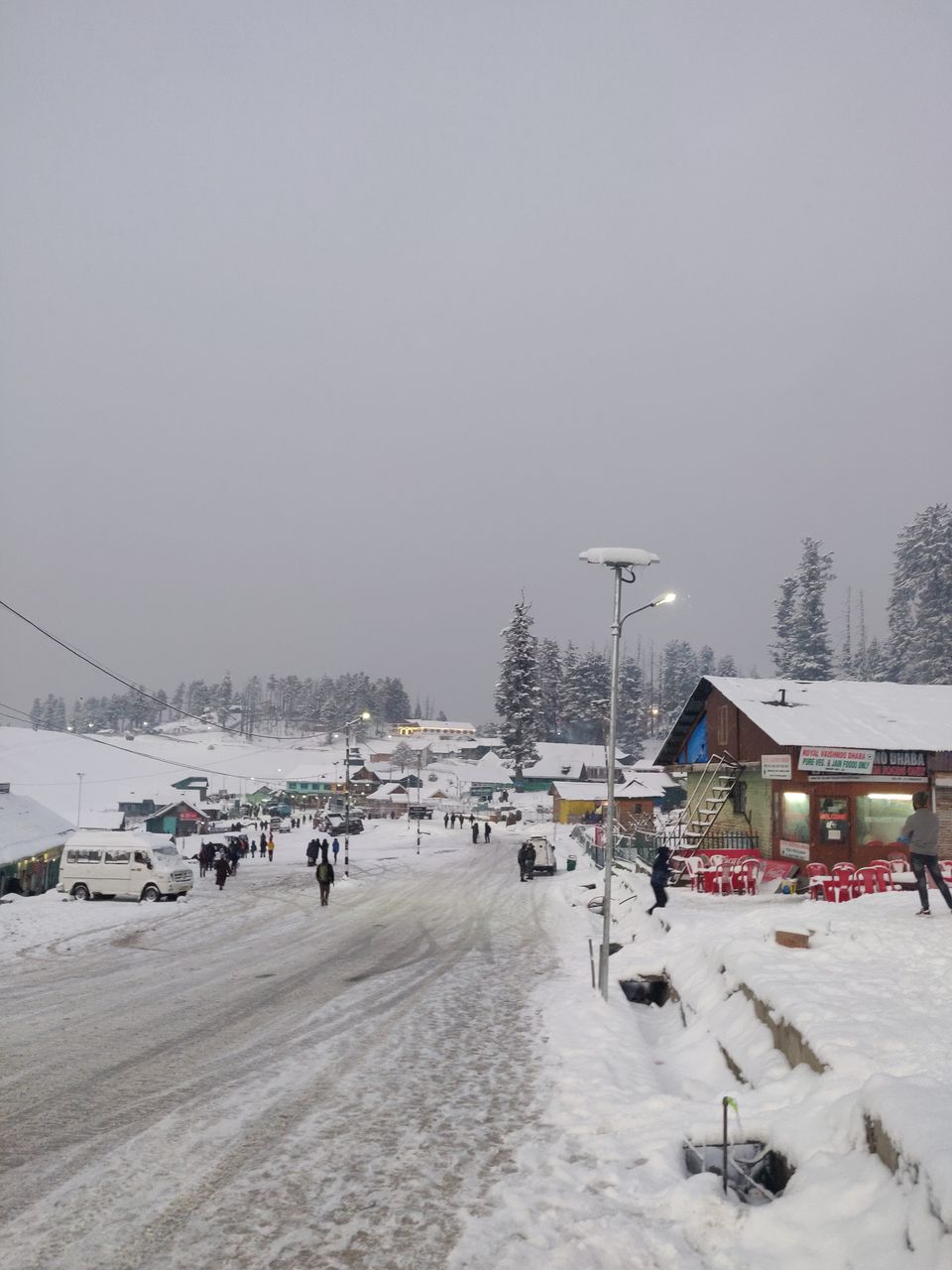 A Snowy Day in Gulmarg Tripoto