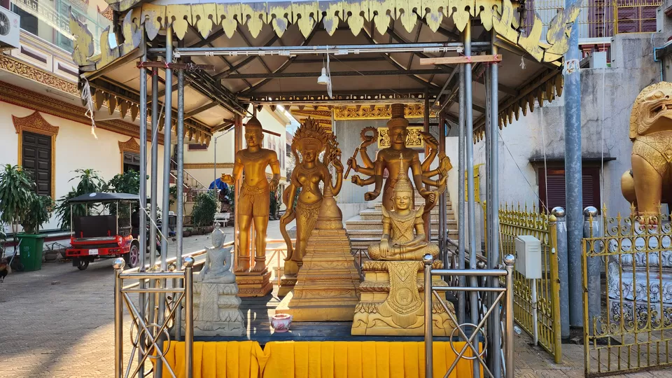 Photo of Wat Ounalom Monastery, Phnom Penh by Tadasha Mishra