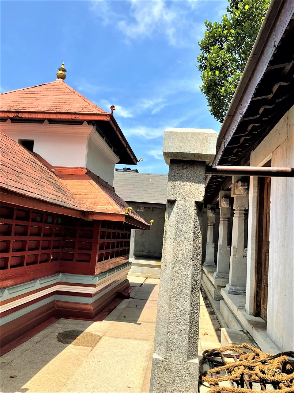 Photo of The vast premises of the famous Kadri Manjunath Temple, Mangalore! by Hemanth Bhargav Murthy (Hemuu)