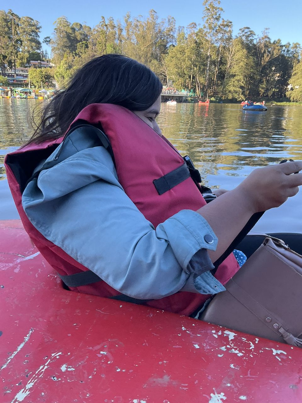 Photo of This is how boating at the Ooty Lake on a winter sunset feels like, during the golden hour! by Hemanth Bhargav Murthy (Hemuu)
