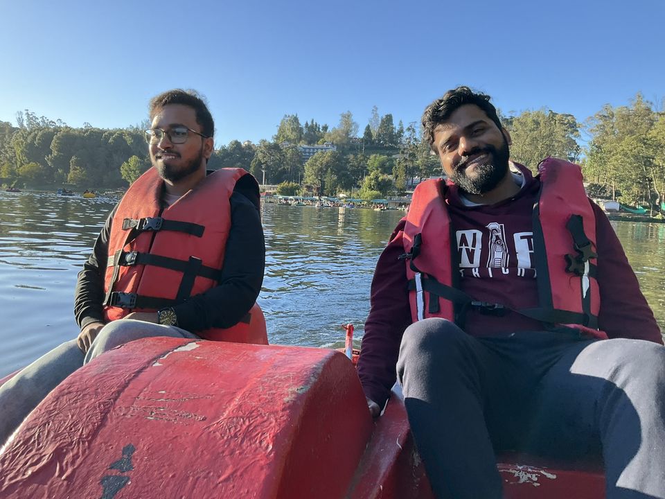 Photo of This is how boating at the Ooty Lake on a winter sunset feels like, during the golden hour! by Hemanth Bhargav Murthy (Hemuu)