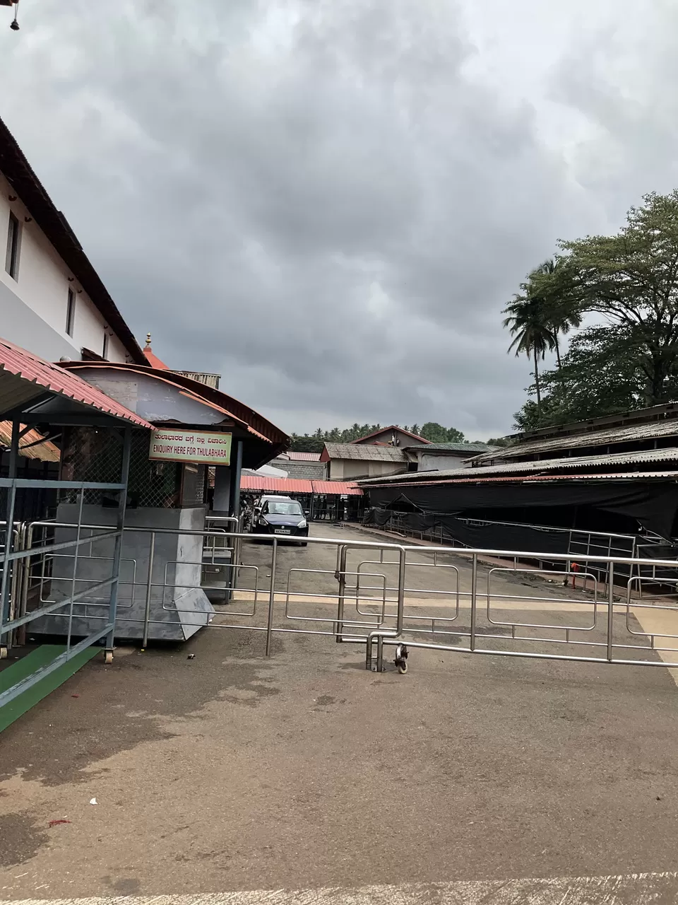 Photo of Witness Manjunatha - the deity of righteousness and Annapurna - the Mega Kitchen at Dharmasthala. by Hemanth Bhargav Murthy (Hemuu)