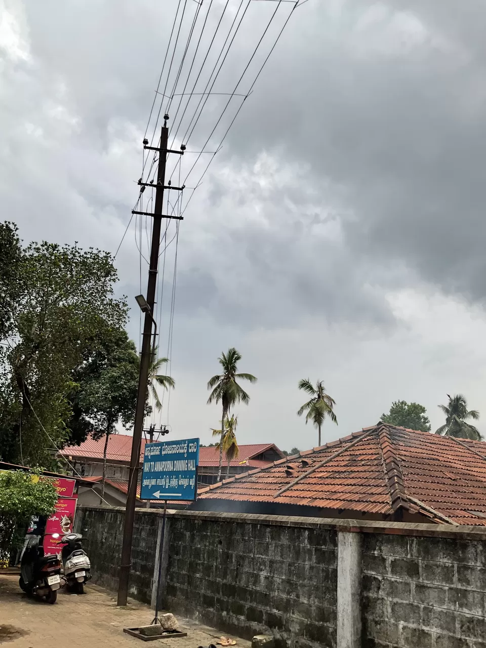 Photo of Witness Manjunatha - the deity of righteousness and Annapurna - the Mega Kitchen at Dharmasthala. by Hemanth Bhargav Murthy (Hemuu)