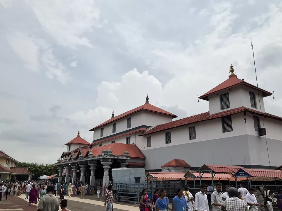 Photo of Witness Manjunatha - the deity of righteousness and Annapurna - the Mega Kitchen at Dharmasthala. by Hemanth Bhargav Murthy (Hemuu)