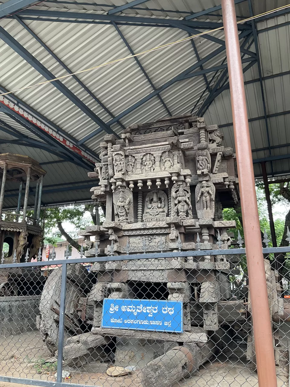 Photo of Witness Manjunatha - the deity of righteousness and Annapurna - the Mega Kitchen at Dharmasthala. by Hemanth Bhargav Murthy (Hemuu)