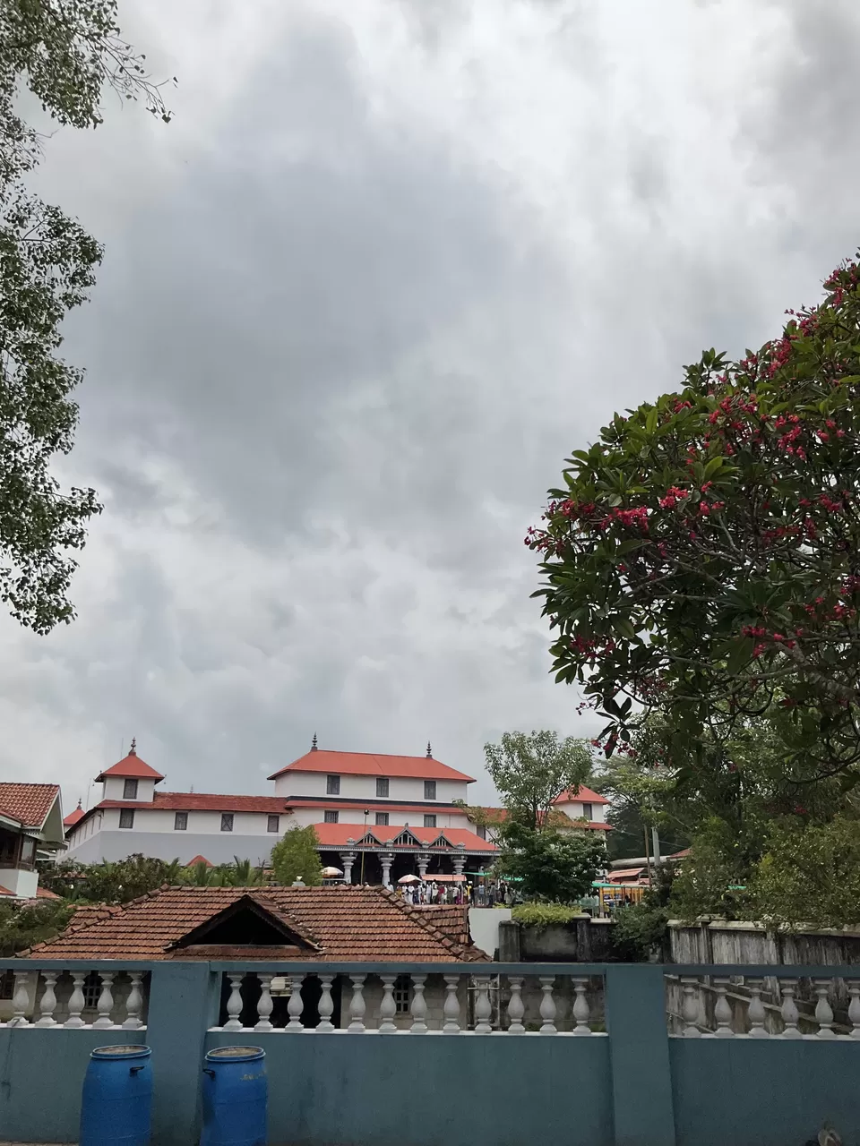 Photo of Witness Manjunatha - the deity of righteousness and Annapurna - the Mega Kitchen at Dharmasthala. by Hemanth Bhargav Murthy (Hemuu)