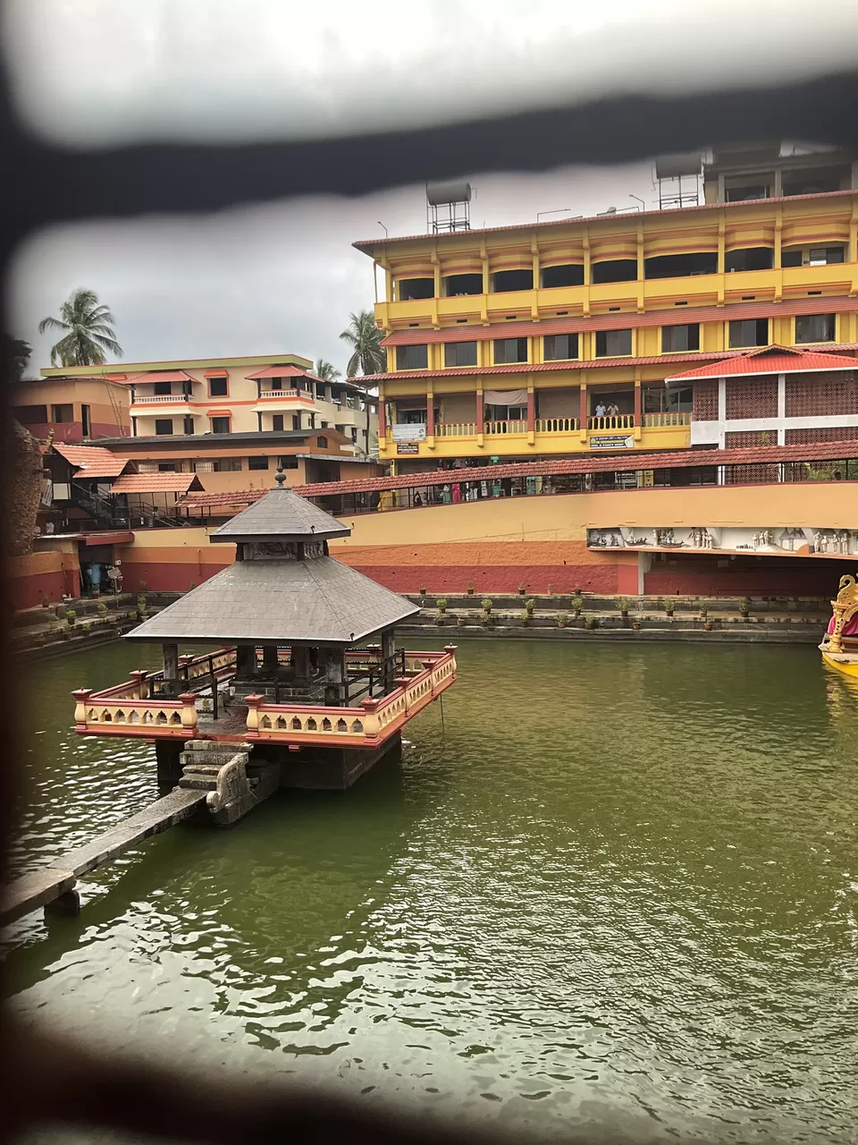 Photo of This is how witnessing Udupi Sri Krishna from the Kanakanna Kindi made me feel, Karnataka. by Hemanth Bhargav Murthy (Hemuu)
