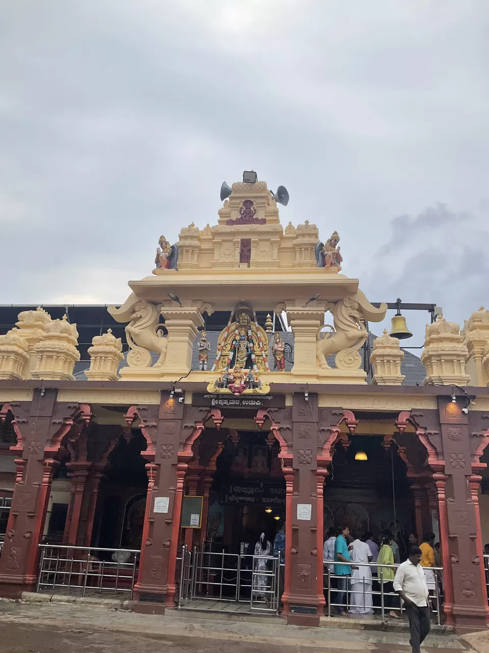 Photo of This is how witnessing Udupi Sri Krishna from the Kanakanna Kindi made me feel, Karnataka. by Hemanth Bhargav Murthy (Hemuu)