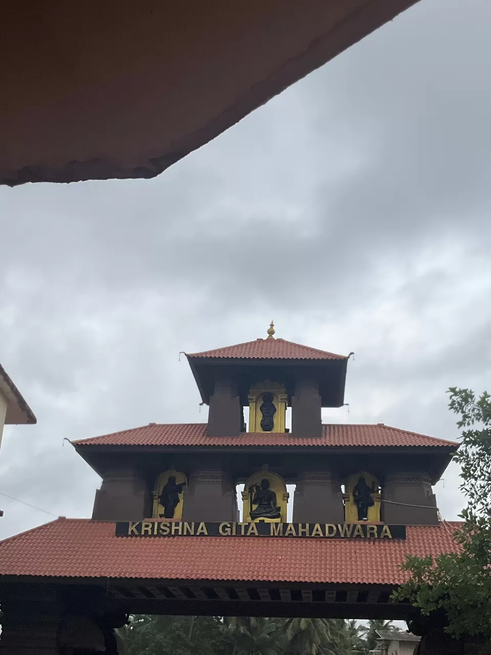 Photo of This is how witnessing Udupi Sri Krishna from the Kanakanna Kindi made me feel, Karnataka. by Hemanth Bhargav Murthy (Hemuu)