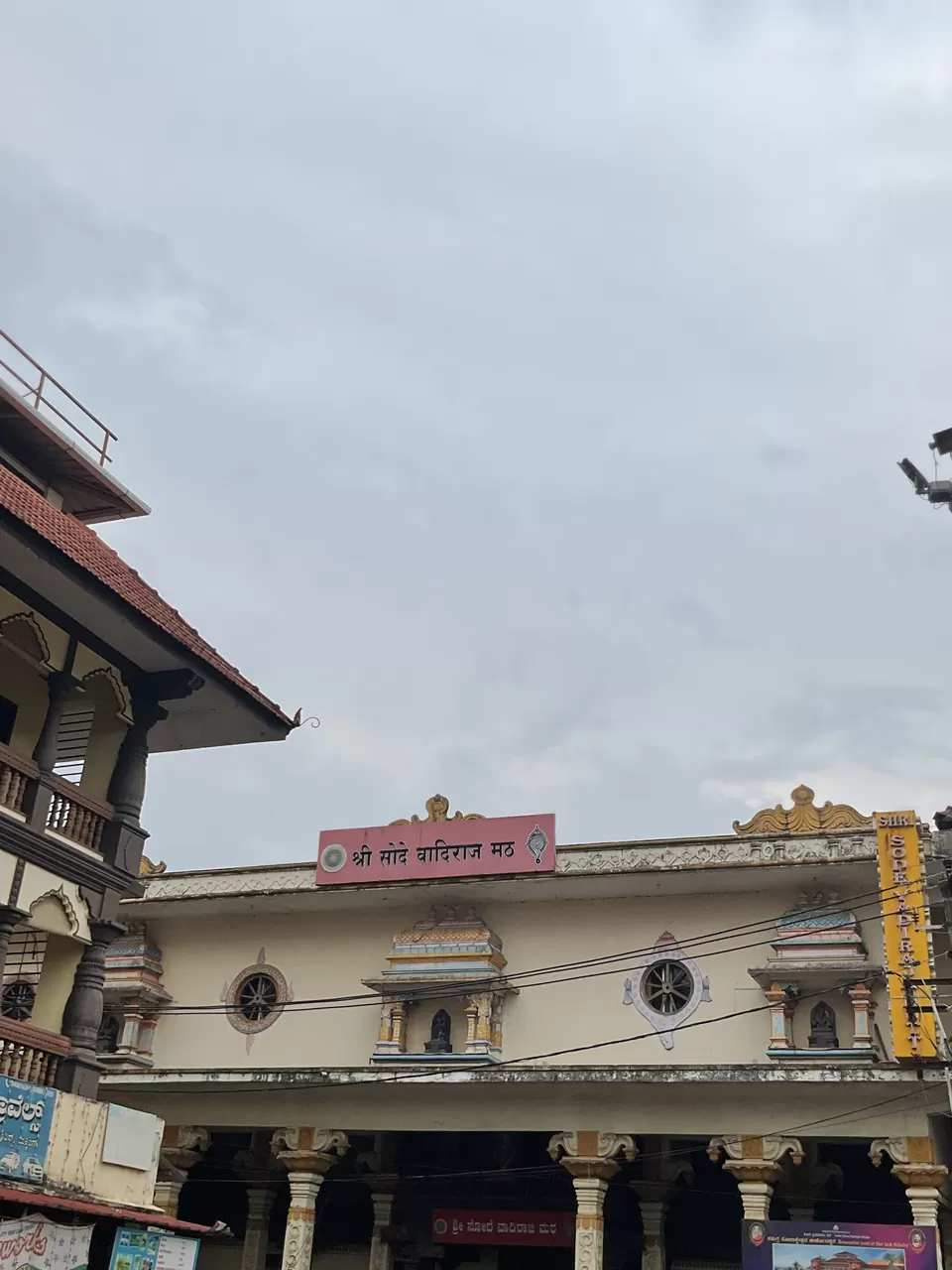 Photo of This is how witnessing Udupi Sri Krishna from the Kanakanna Kindi made me feel, Karnataka. by Hemanth Bhargav Murthy (Hemuu)