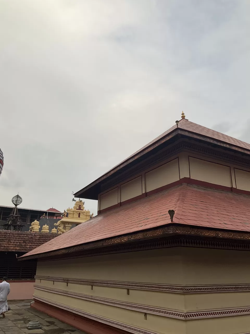 Photo of This is how witnessing Udupi Sri Krishna from the Kanakanna Kindi made me feel, Karnataka. by Hemanth Bhargav Murthy (Hemuu)