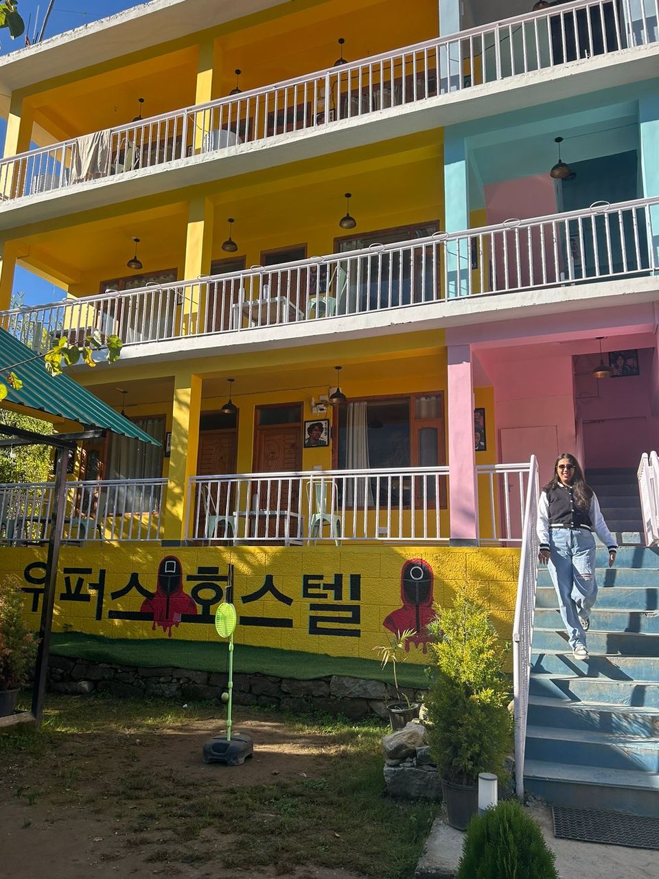 Photo of I found a Squid Games Themed Hostel in Manali ! by Akshita Duggal