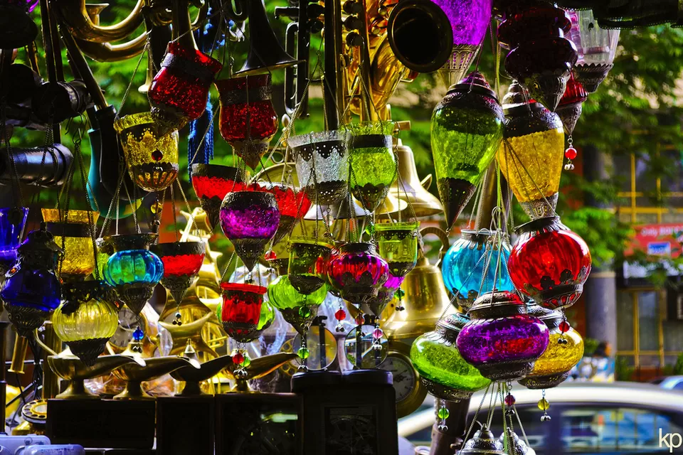 Photo of You'll Get An Original BVLGARI Perfume For Just INR 1500 At This Market In Amchi Mumbai!! by Sinchita Sinha