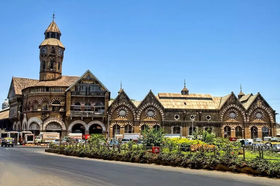 Photo of You'll Get An Original BVLGARI Perfume For Just INR 1500 At This Market In Amchi Mumbai!! by Sinchita Sinha