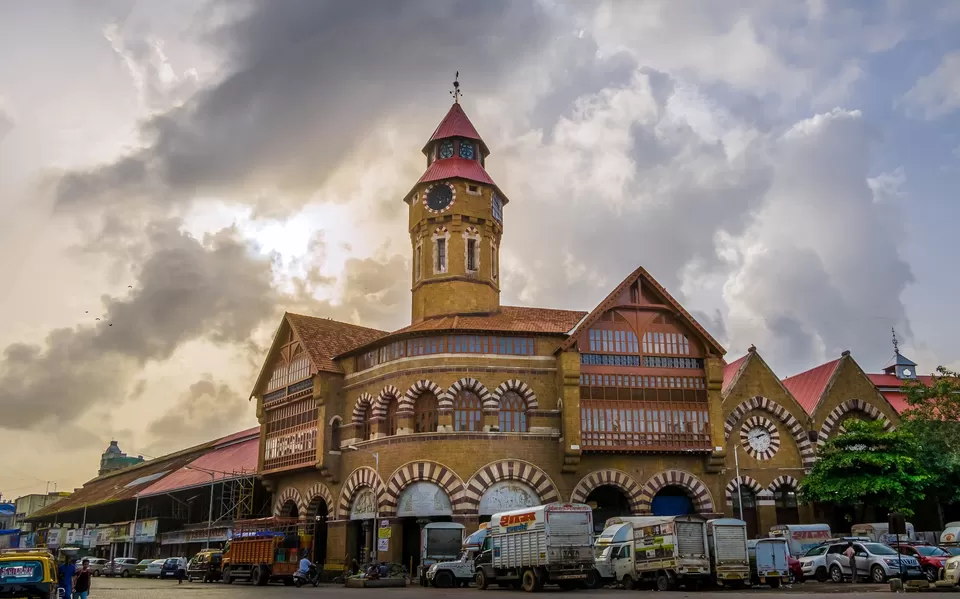 Photo of You'll Get An Original BVLGARI Perfume For Just INR 1500 At This Market In Amchi Mumbai!! by Sinchita Sinha