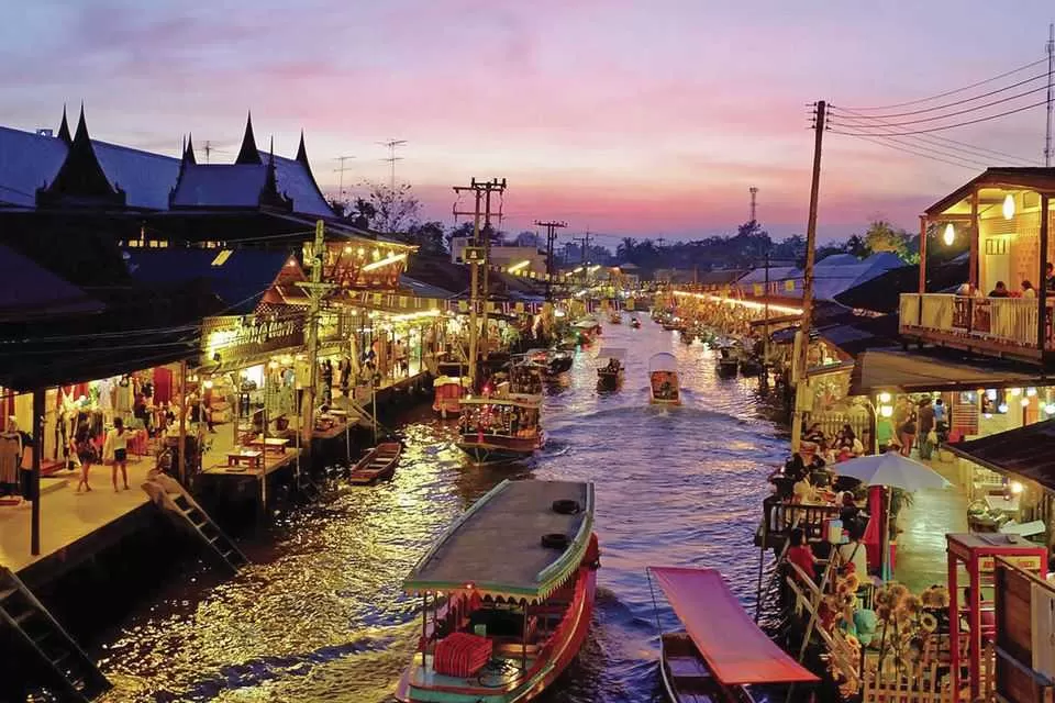 Photo of Damnoen Saduak Floating Market, Damnoen Saduak by Sinchita Sinha