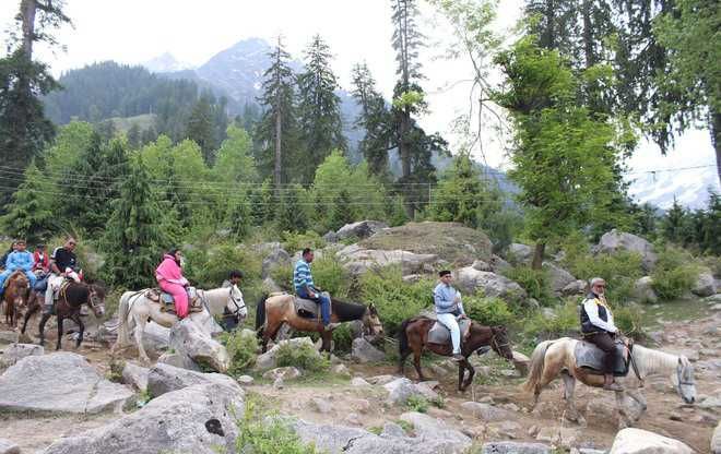 Photo of इन भारतीय जगहों पर ले सकते हैं बेहतरीन नजारों के साथ घुड़सवारी करने का मजा by Deeksha