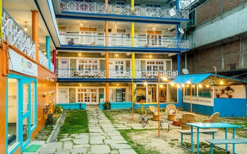 Photo of 9 Hours From Delhi, This goSTOPS Hostel in Manali Offers Spectacular Views With a Dose of Fun by Sushantika