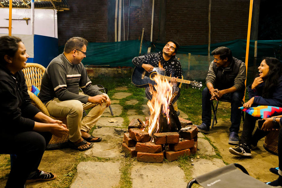 Photo of 9 Hours From Delhi, This goSTOPS Hostel in Manali Offers Spectacular Views With a Dose of Fun by Sushantika