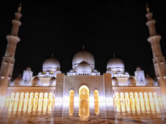 Photo of 5 Amazing Facts About Abu Dhabi: Where Tradition and Innovation Converge! by Ayodha Iruni Wijesinghe