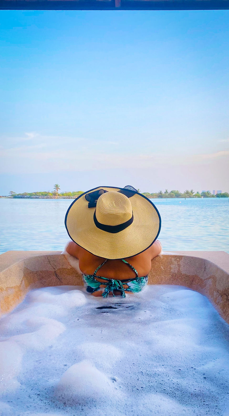 Photo of A Complete Guide to Create Your Look for Tropical Paradise: Maldives Look Book by Shivangi Johri