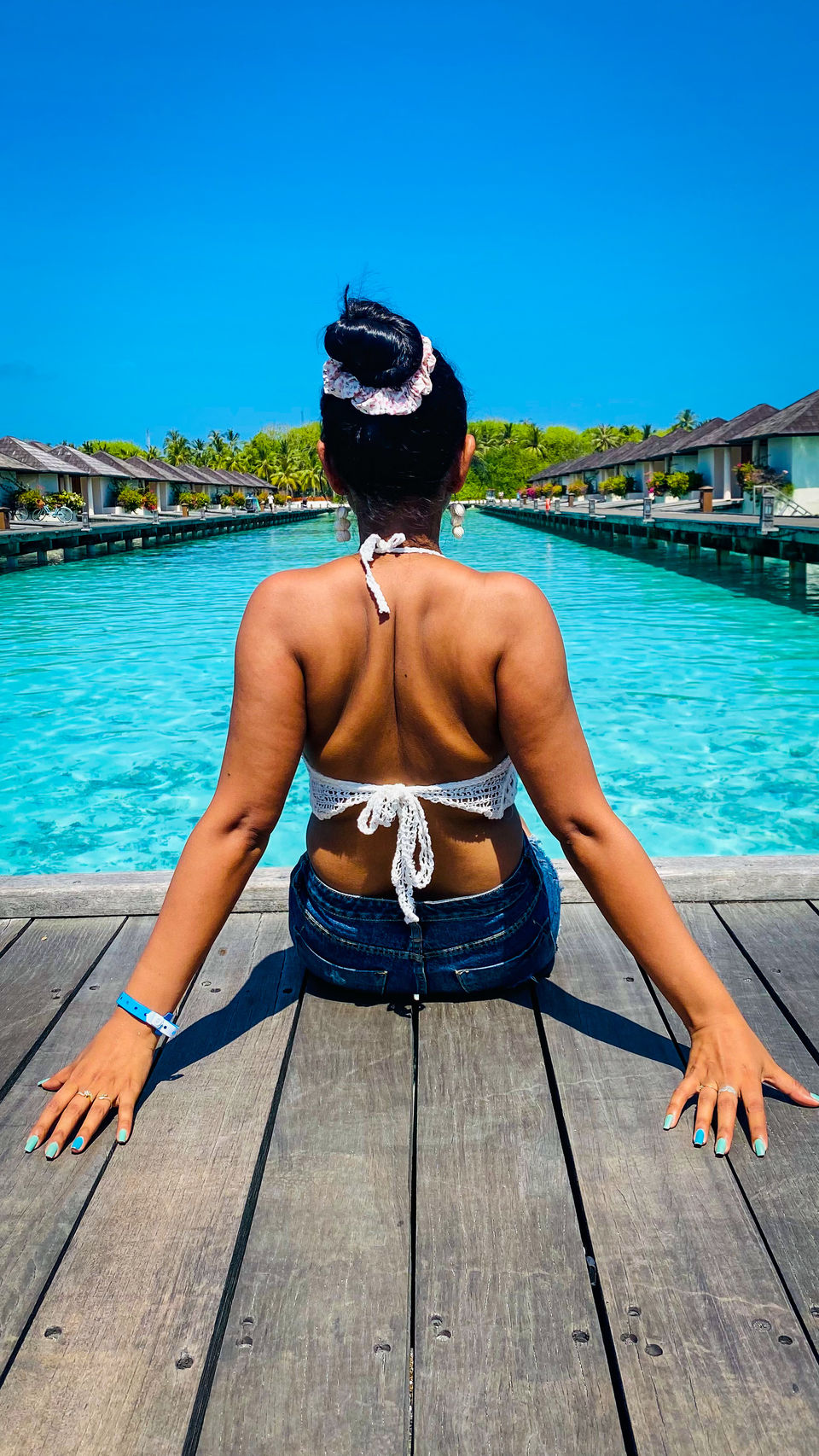 Photo of A Complete Guide to Create Your Look for Tropical Paradise: Maldives Look Book by Shivangi Johri