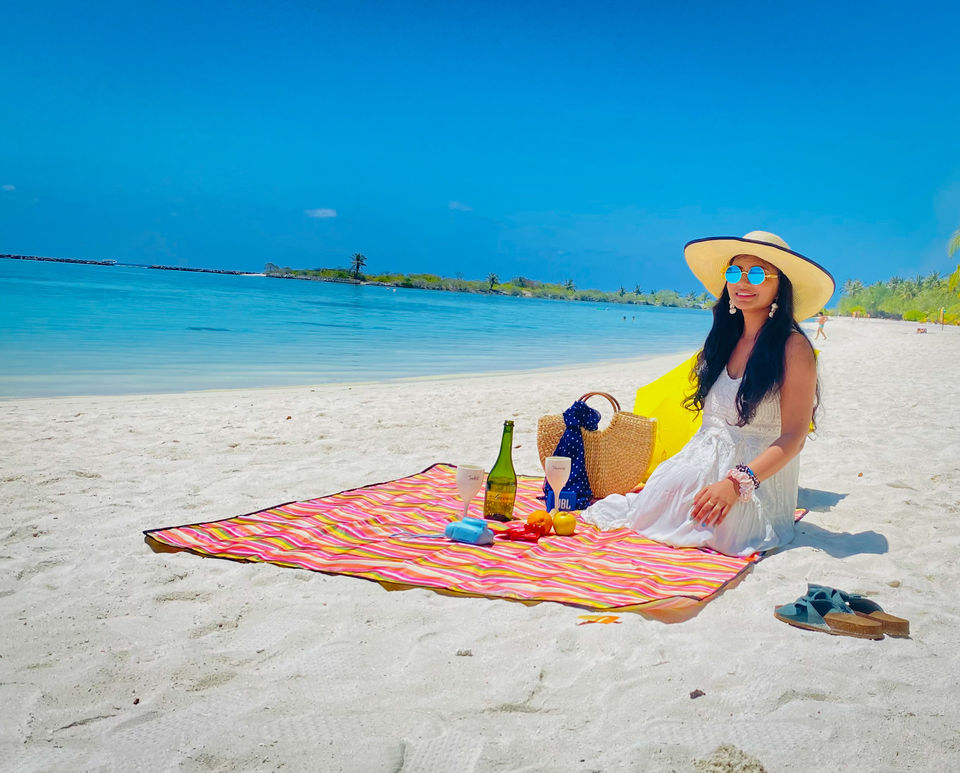 Photo of A Complete Guide to Create Your Look for Tropical Paradise: Maldives Look Book by Shivangi Johri