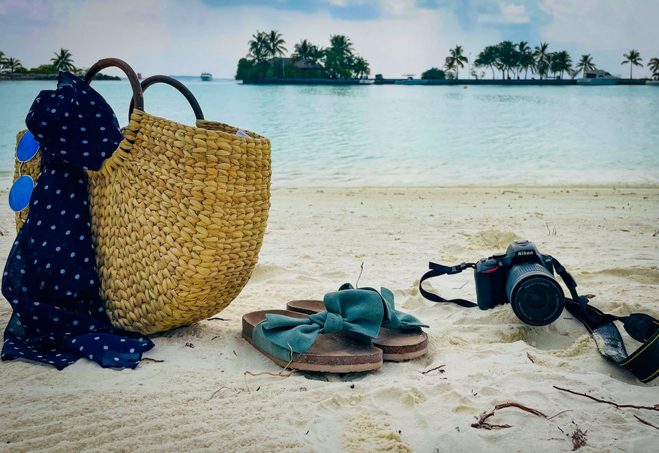 Photo of A Complete Guide to Create Your Look for Tropical Paradise: Maldives Look Book by Shivangi Johri