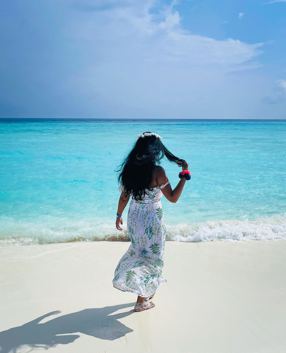 Photo of A Complete Guide to Create Your Look for Tropical Paradise: Maldives Look Book by Shivangi Johri