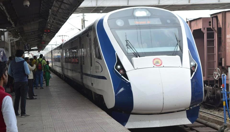 Photo of Trains on Mumbai Ahmedabad Route clock 120% Occupancy, Even After Introduction of Vande Bharat Exp. by Aparajita