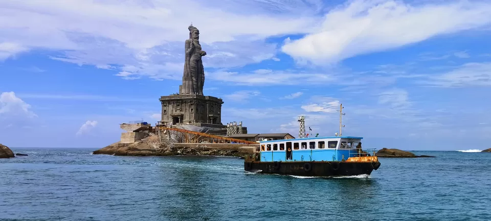Photo of Thiruvalluvar Statue, Kanniyakumari by Aparajita