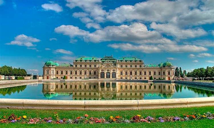 Photo of Palace complex Belvedere in Vienna by Enotus