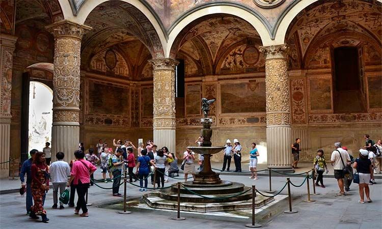 Photo of Visiting the Palazzo Vecchio by Enotus