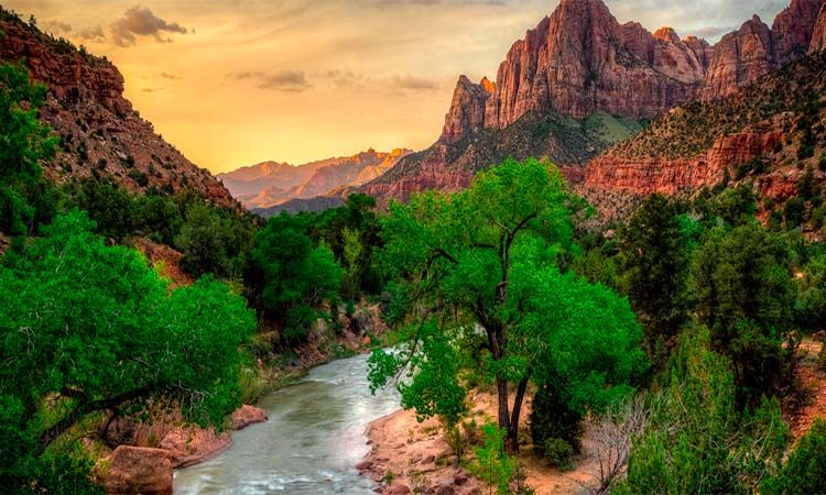Photo of Zion National Park in Las Vegas by Enotus