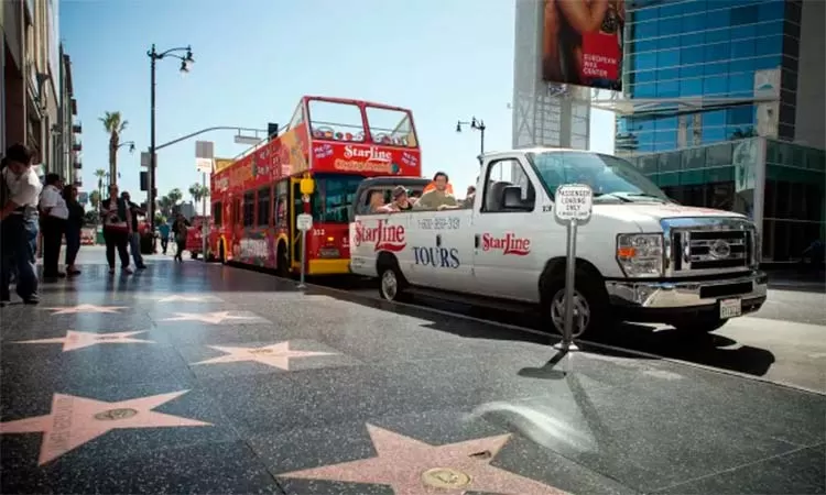 Photo of Hollywood Los Angeles Open Air Bus Tour by Enotus