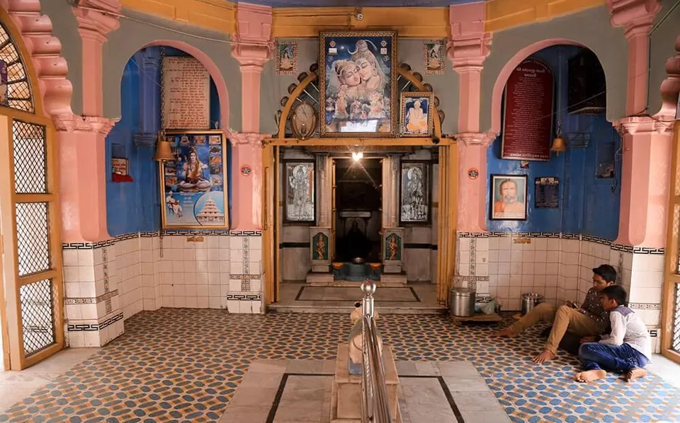 Photo of ગુજરાતનું એક એવું મહાદેવ મંદિર કે જયાં 600 વર્ષ જૂનું ઘી છે, ઘી બગડ્યુ નથી કે ગંધ પણ નથી આવતી by Paurav Joshi