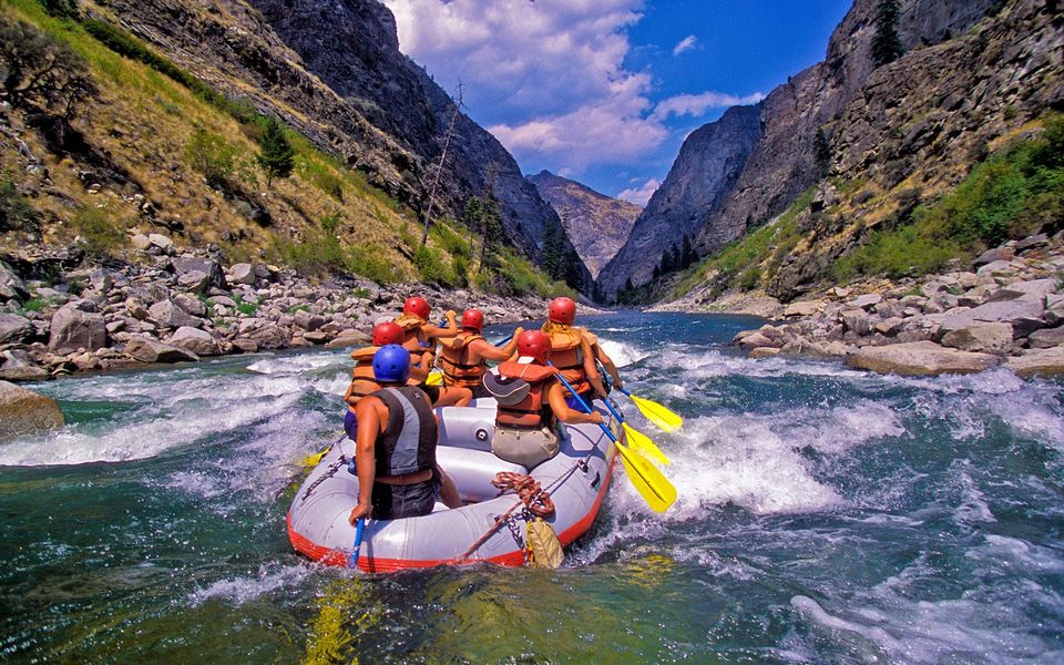 Photo of You Can Now Enjoy Paragliding and River-Rafting Again in Himachal Pradesh After Two Months of Ban! by Tanisha Mundra