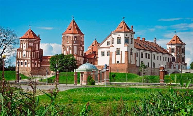 Photo of Mir Castle Private Tour Minsk by TinaGeller