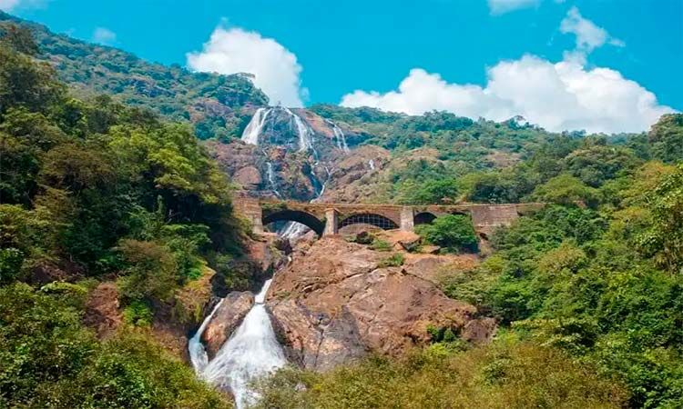 Photo of Dudhsagar waterfall in Goa by TinaGeller