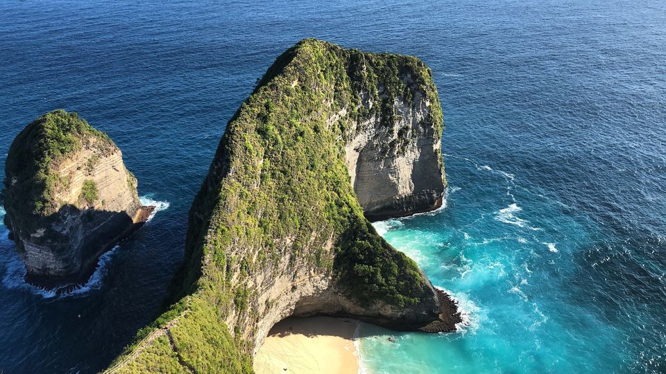Photo of T0P 14 Things To Do in BALI, Indonesia | Bali Travel Guide 2022 by Varsha Banerjee (Crazy Jetsetters)