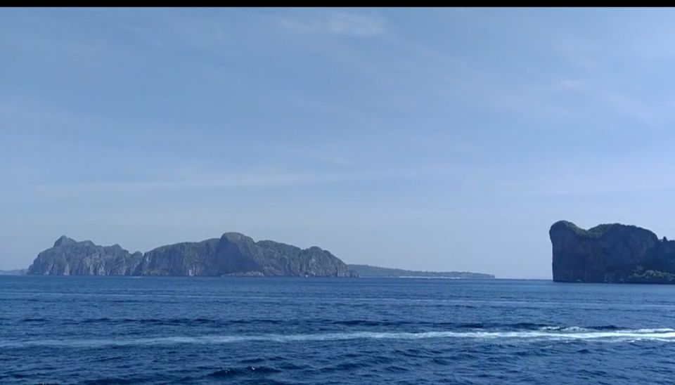 Photo of Islands of Phuket - PHI PHI LE and PHI PHI DON by Sohini Roy.